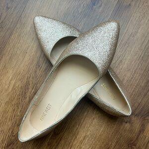 Nine West Gold Sparkle Ballet Flats with a Pointy Toe, size 9M